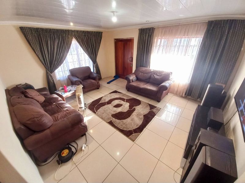 Three bedrooms house for sale in Atteridgeville - Photo 10