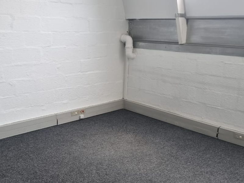 142m2  - TO LET - Waverley  Business Park, Observatory - Photo 9