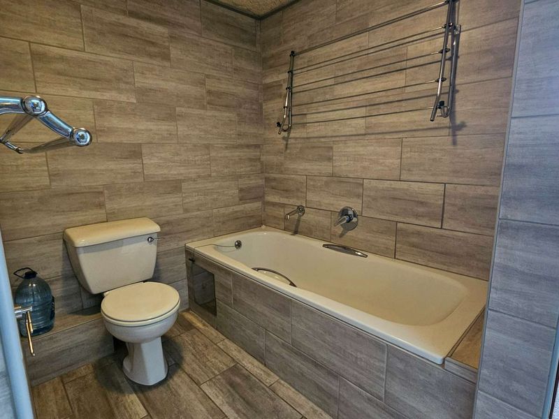 2 Bedroom Flat For Sale - Photo 10