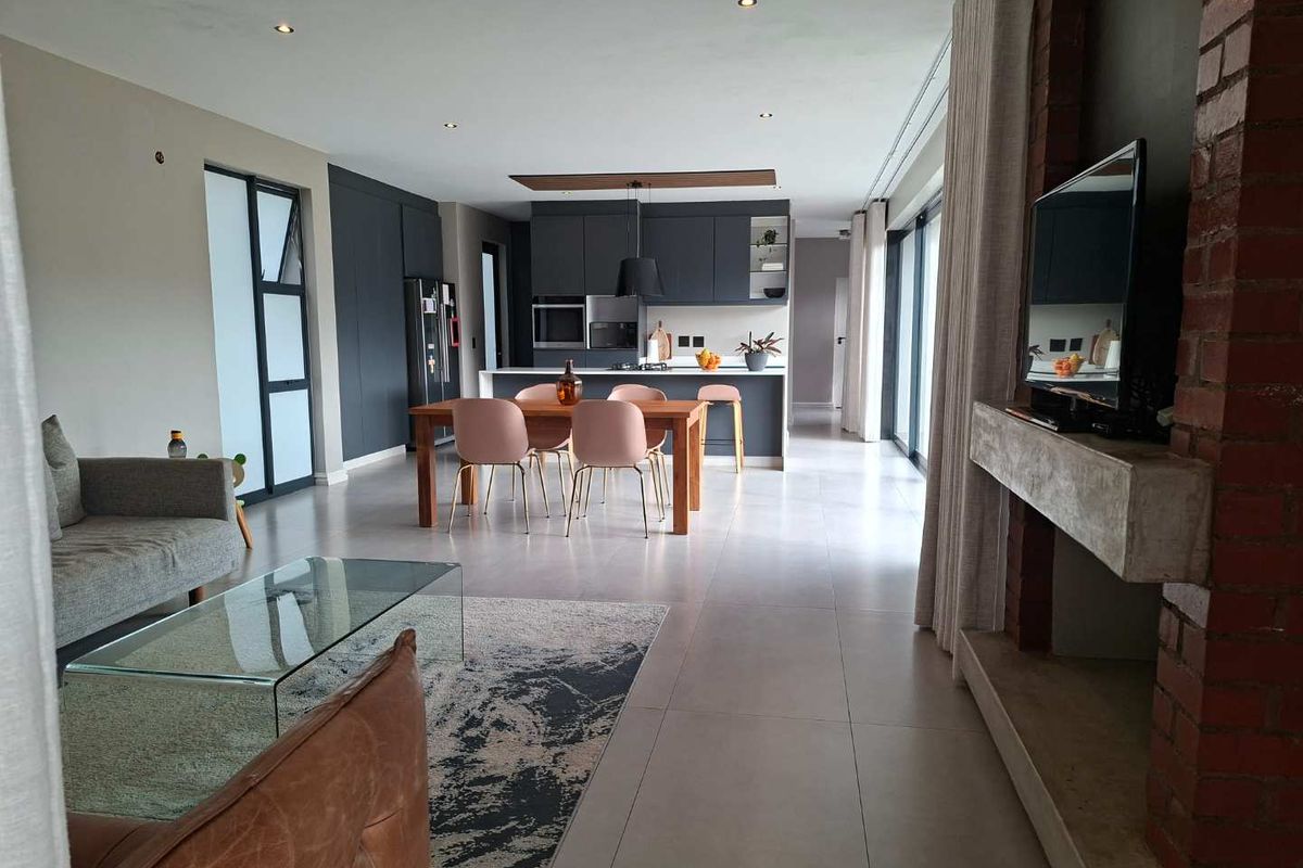 Just move in Spacious 3 Bedroom house in Hillcrest - Photo 2