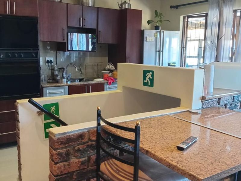 6 BEDROOM DOUBLE STOREY FAMILY HOME FOR SALE!!! - Photo 8