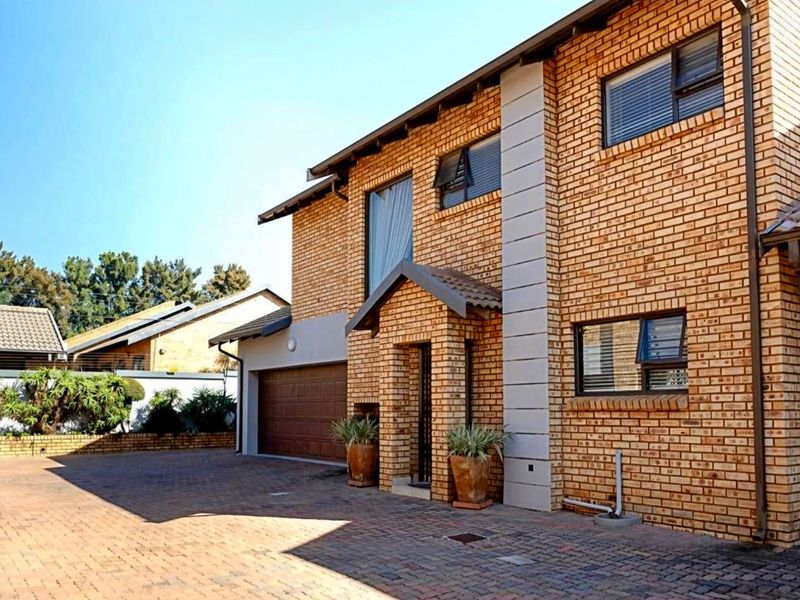 3 Bedroom Townhouse for Sale in New Redruth - Photo 2