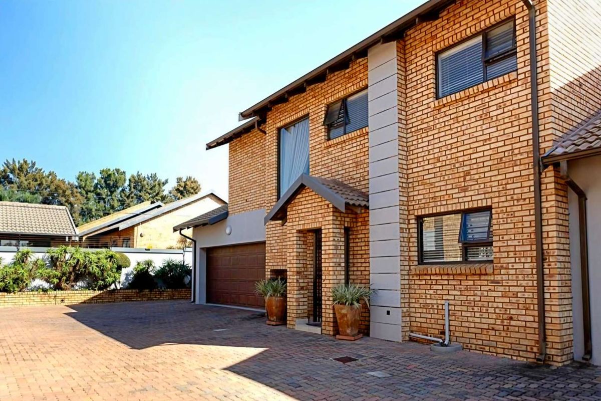 3 Bedroom Townhouse for Sale in New Redruth - Photo 2