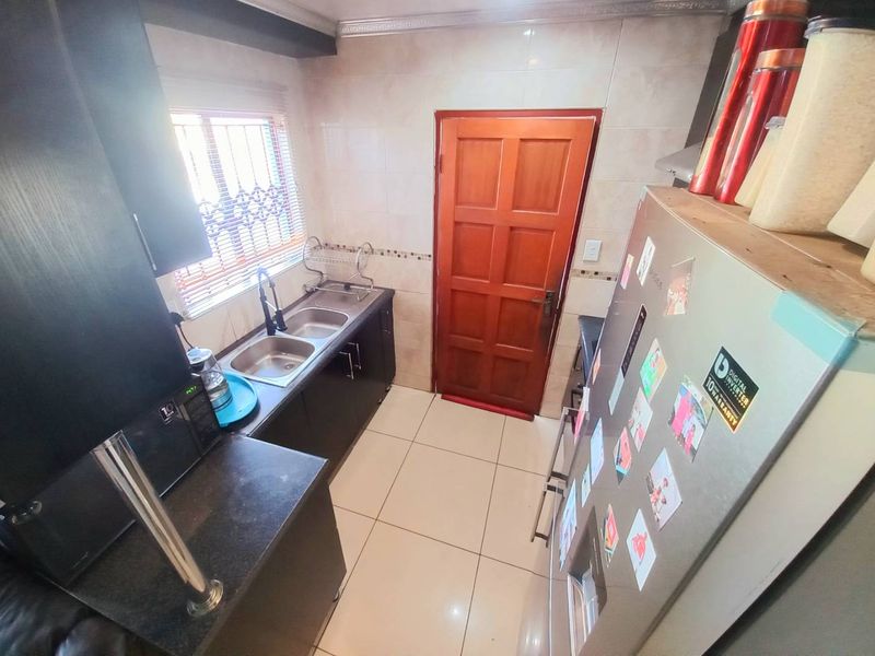 Three bedrooms house for sale in Elandspoort - Photo 8