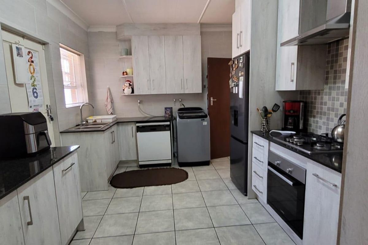 Dual-Living Potential in Randhart - Photo 3