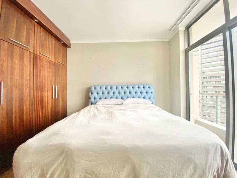 Modern, Stylish 2-Bedroom Apartment in the Heart of Cape Town - Photo 5