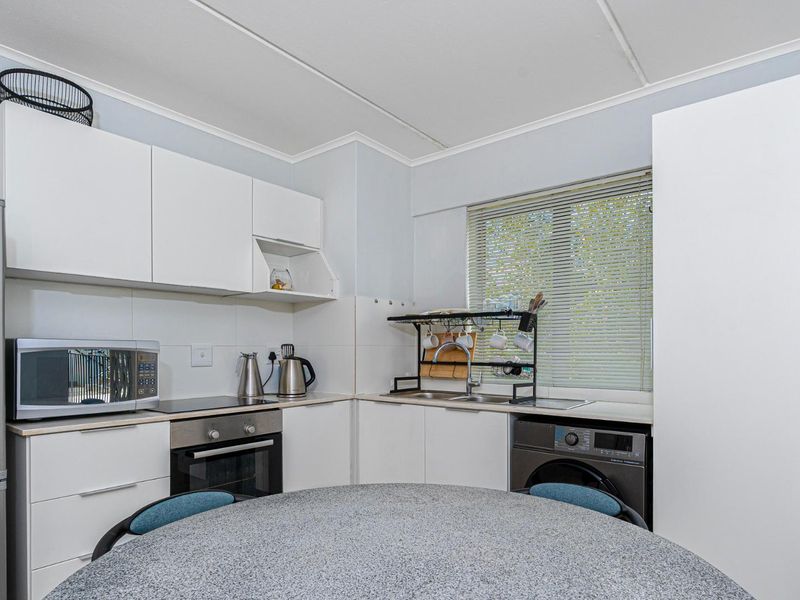 Secure Gem in the heart of Rondebosch - Photo 5