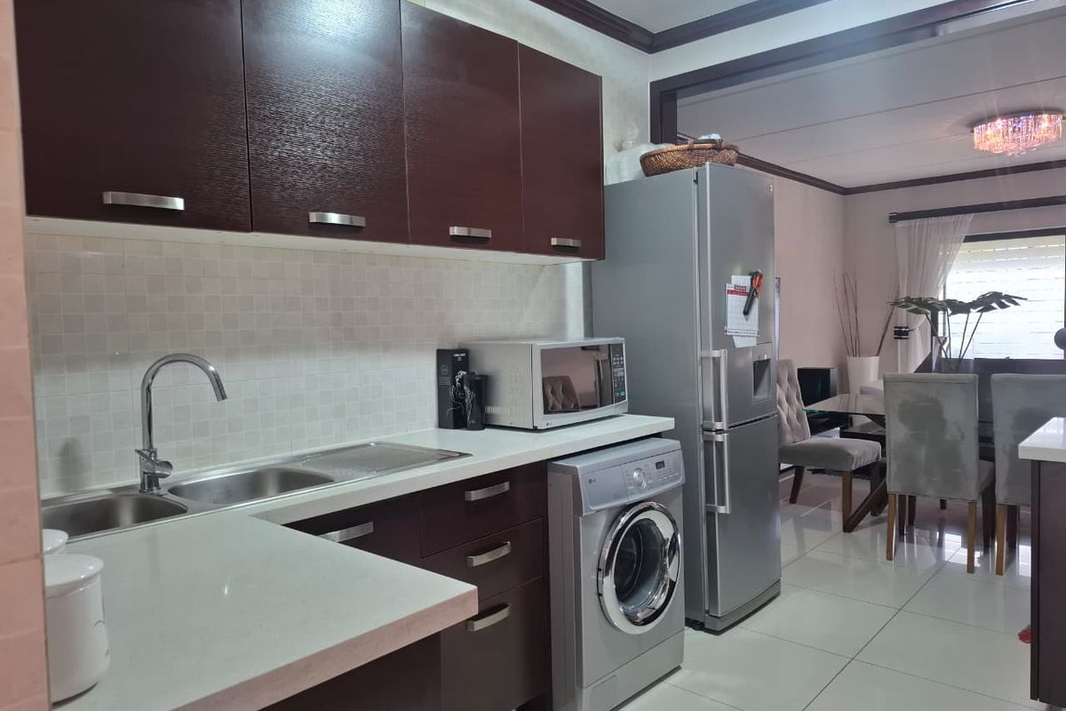 Live in the centre of it all- before it's all gone - Photo 2