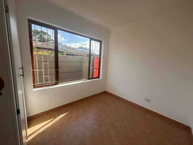 Charming 2-Bedroom Simplex with Private Garden – Secure & Well Located - Photo 8