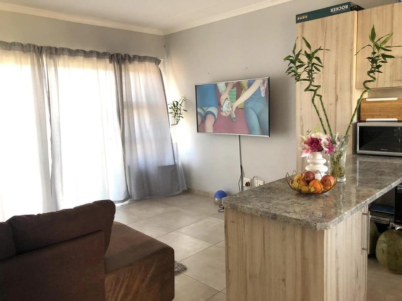 2 Bedroom Townhouse For Sale in Rocky Crest - Photo 5