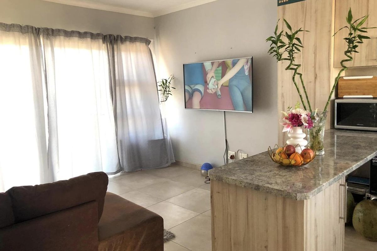 2 Bedroom Townhouse For Sale in Rocky Crest - Photo 5