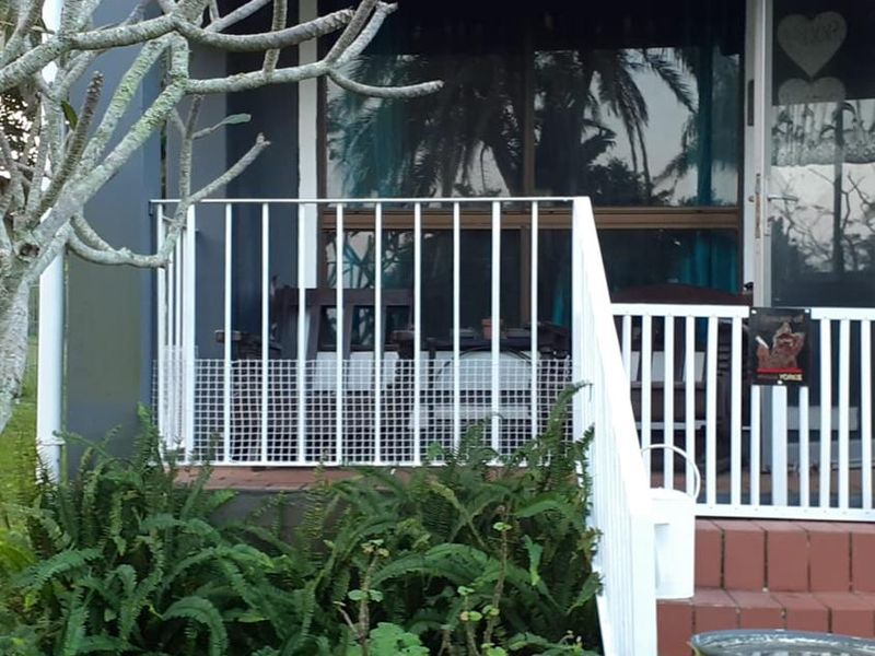 Furnished 2 bedroom 2 bathroom Pet friendly unit in a sought after village - Photo 4