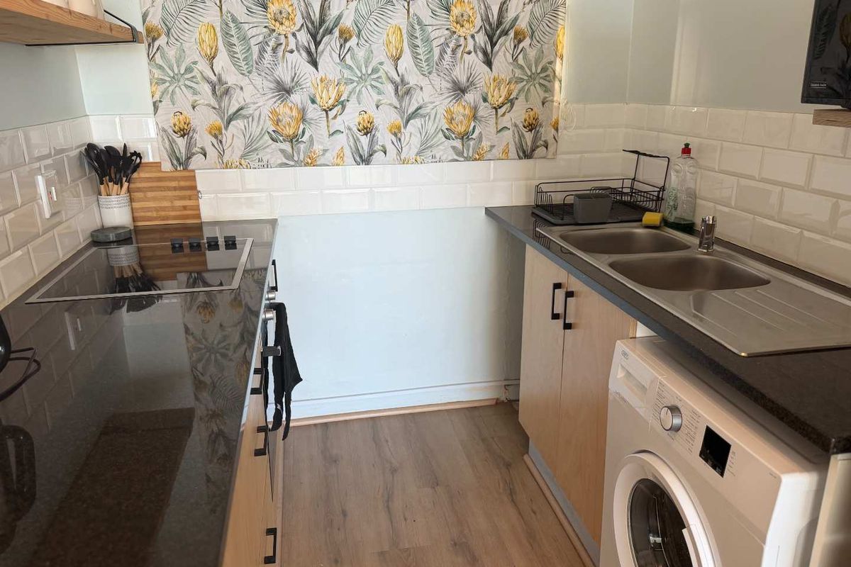 Charming fully furnished secure 2-bedroom apartment in Simons Town - Photo 5