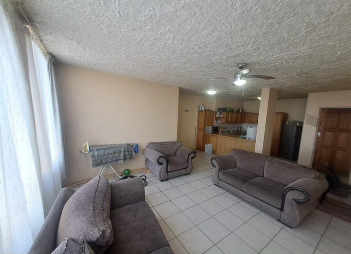 Property #2569372, Apartment For Sale in Silverton