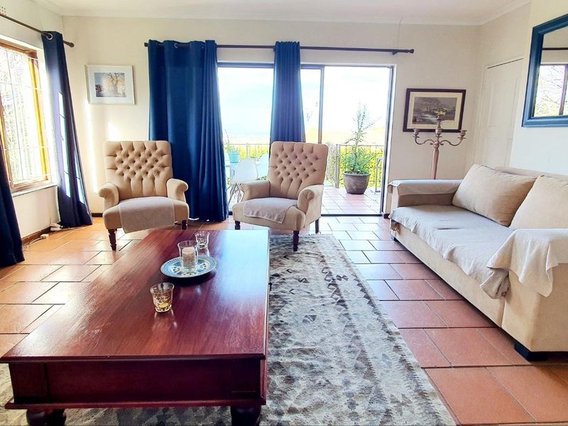 Spacious 1-Bed Apartment in Heldervue with Fireplace & Patio! - Photo 3