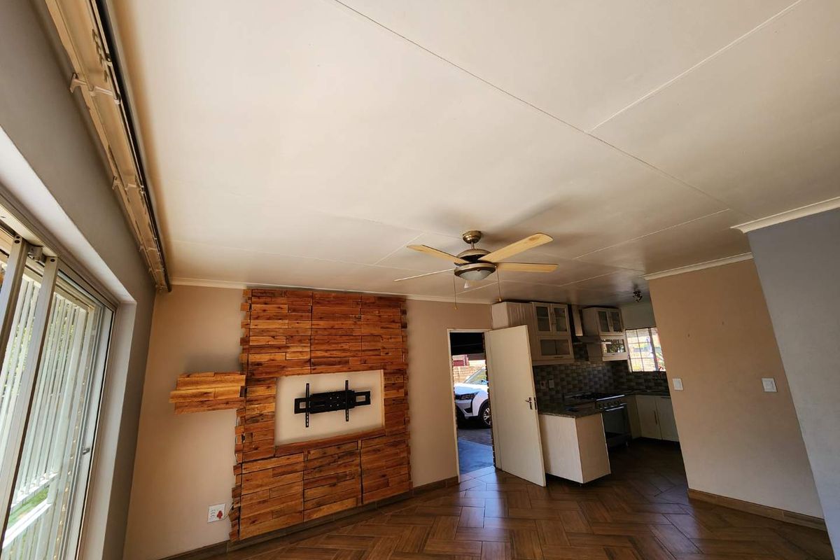 Immaculate simplex unit with own private garden - Photo 4