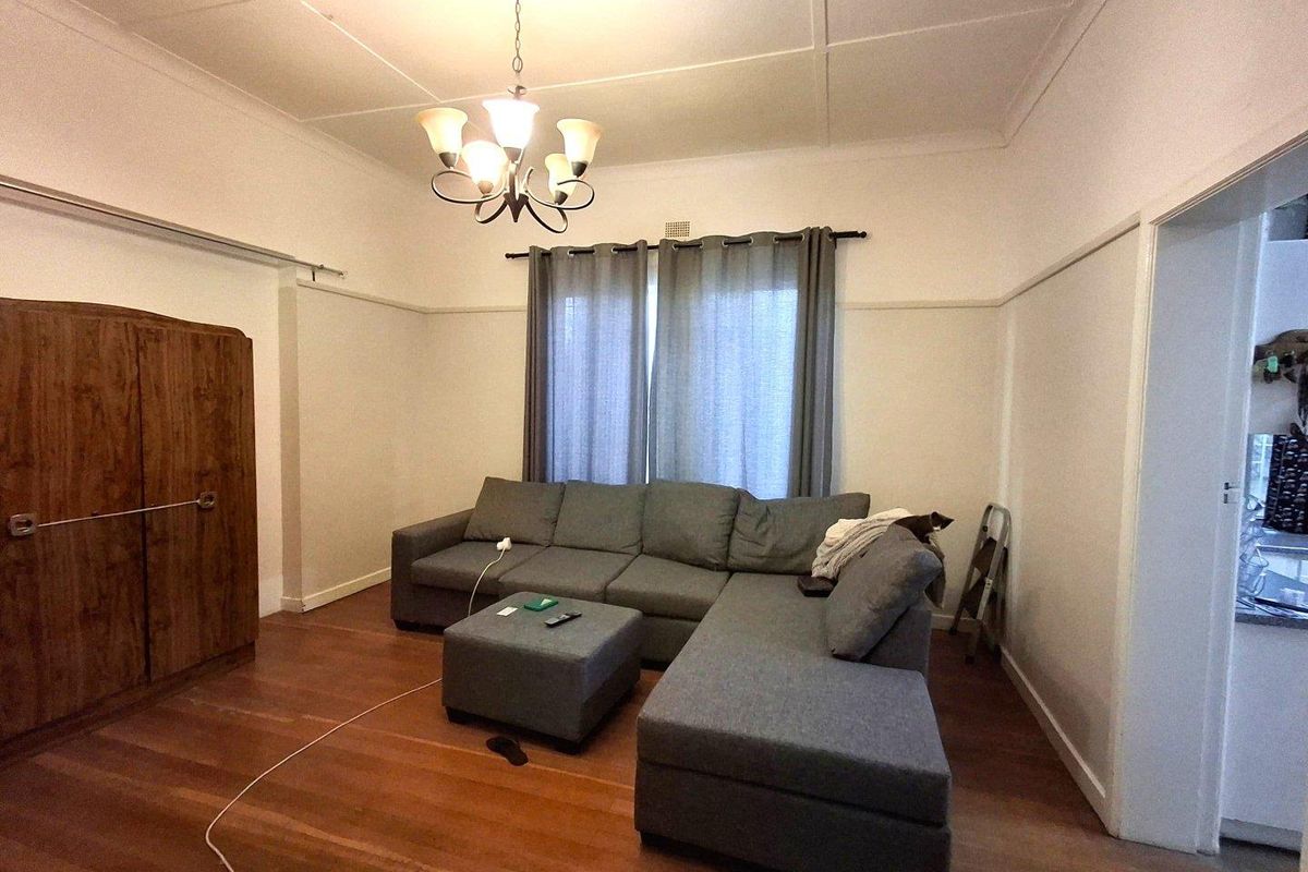 Main House & Flat: Perfect for Extended Family Living - Photo 4