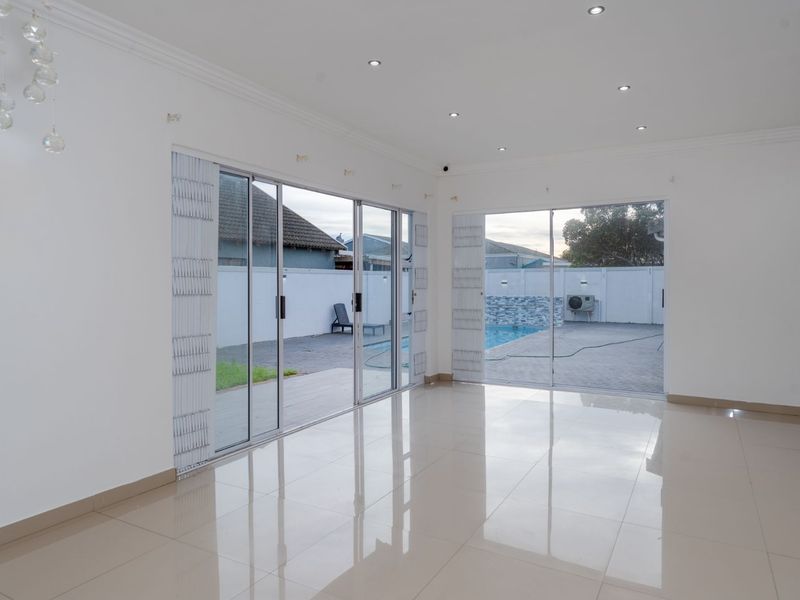 FOR SALE: Stylish 3-Bedroom Home in Desirable Zeekoevlei - Photo 5