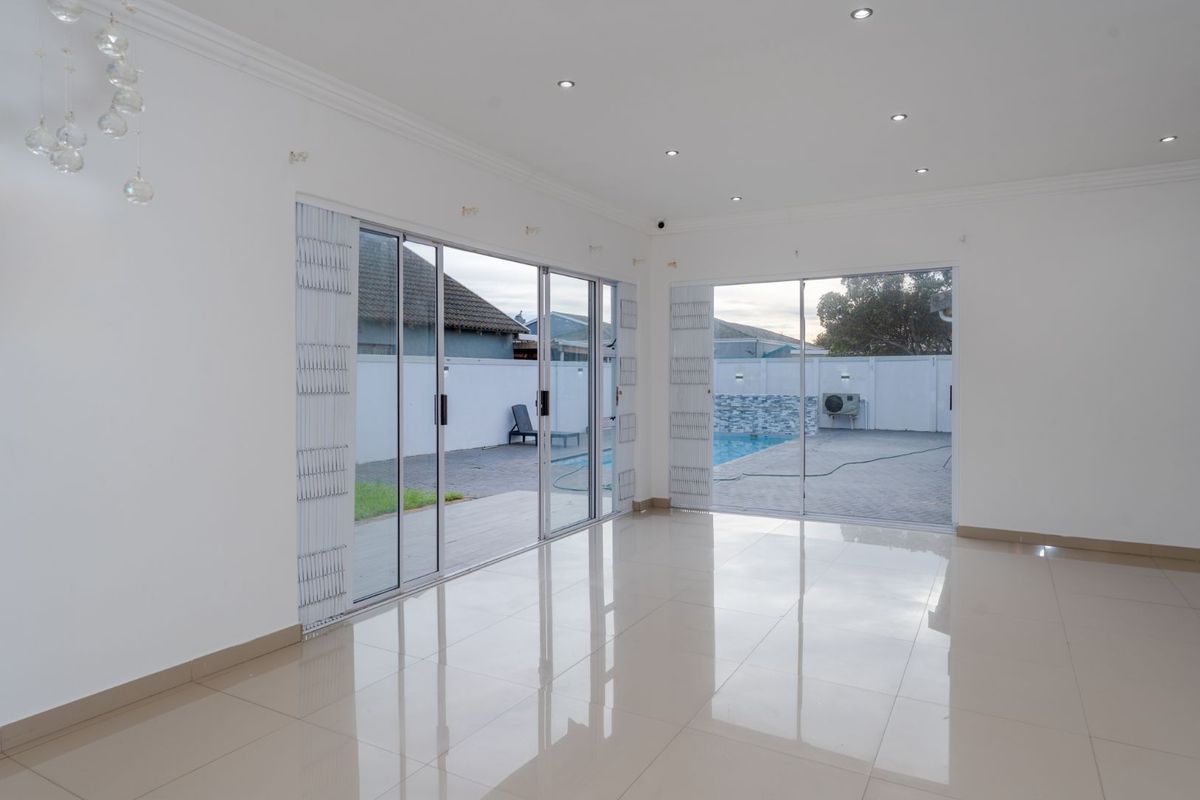 FOR SALE: Stylish 3-Bedroom Home in Desirable Zeekoevlei - Photo 5