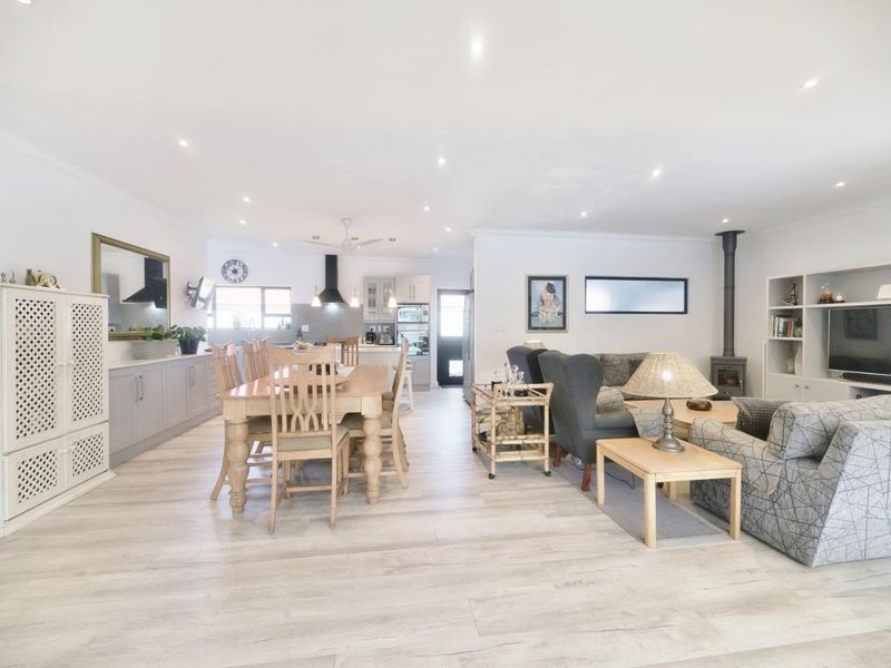 Exquisite Holiday Rental - Photo 9