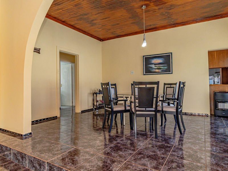 Immaculate Family Oasis with Pool and Lapa - Photo 8