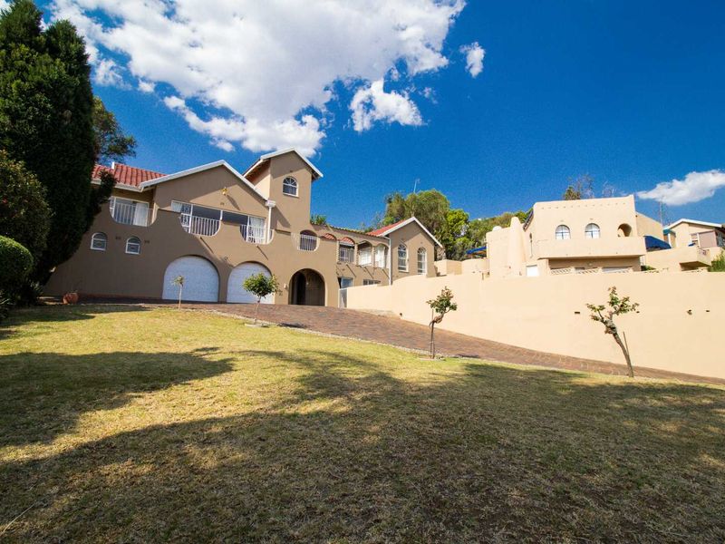 IMMACULATE HOME, NOW A RELOCATION SALE IN GLENVISTA - Photo 3