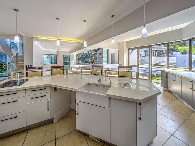 SOPHISTICATED ENTERTAINER IN WOODHILL ESTATE - Photo 9