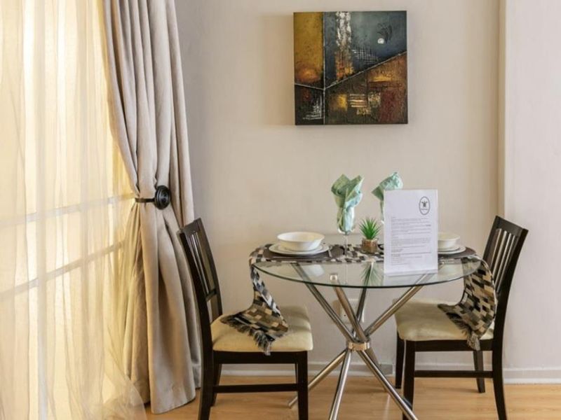 A CHARMING ONE BEDROOM FURNISHED STUDIO - Photo 3