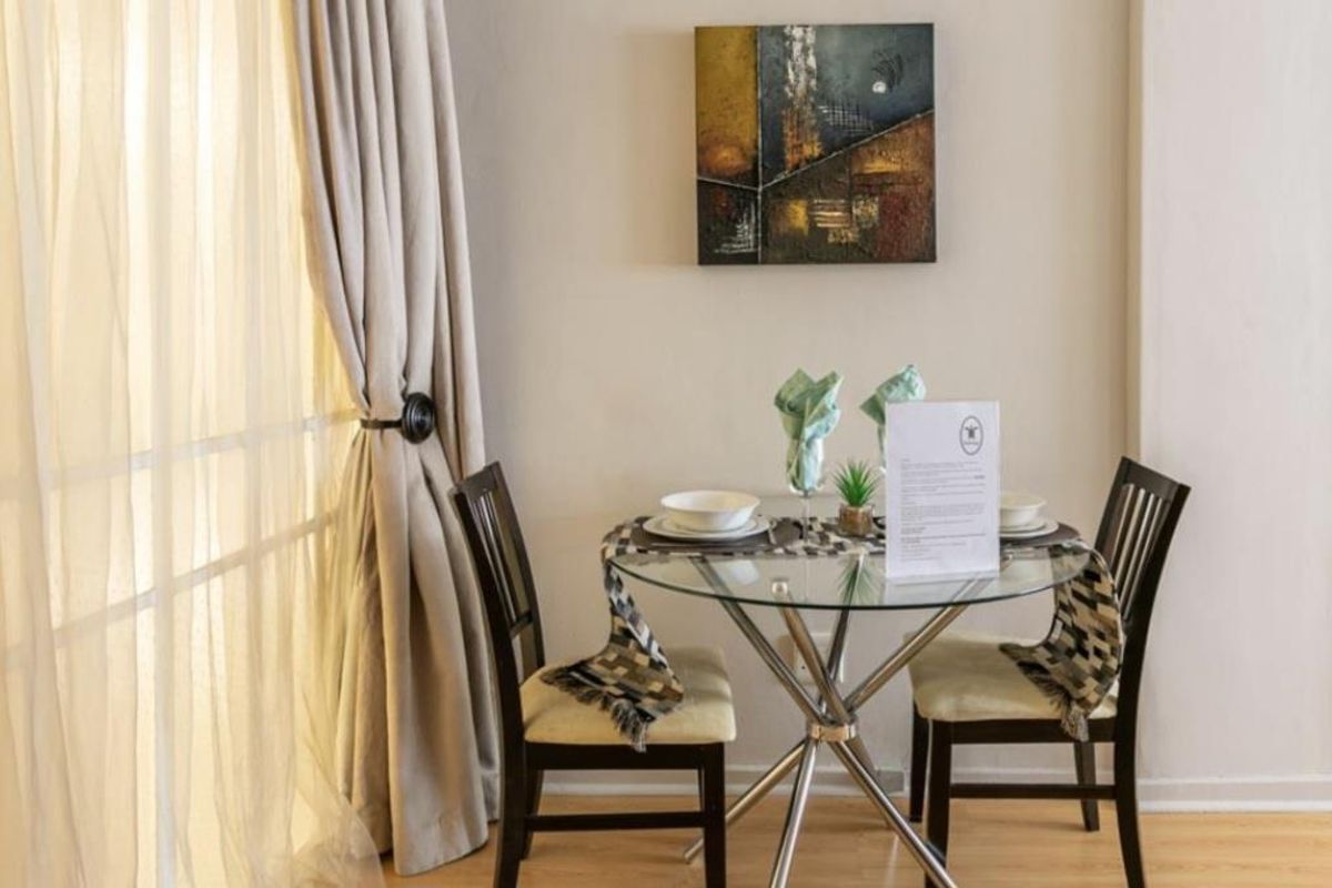 A CHARMING ONE BEDROOM FURNISHED STUDIO - Photo 3