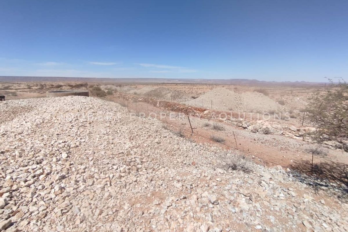 BEAUTIFULL HUNTING / LIVESTOCK / MINING FARM FOR SALE IN THE SOUTH OF NAMIBIA – ARIAMSVLEI DISTRICT - Photo 4