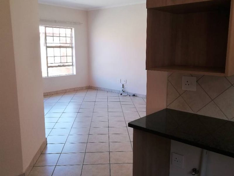 Stunning 1st Floor 2-Bedroom Simplex! - Photo 10