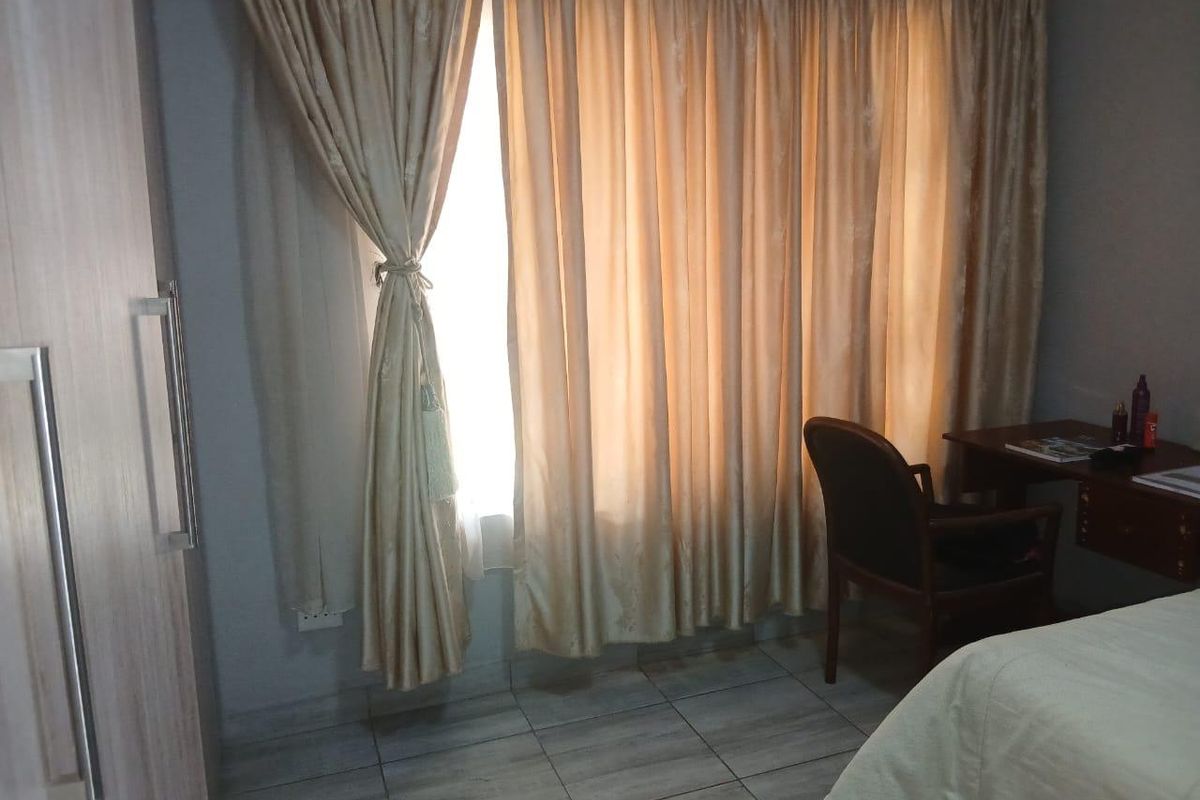 Three bedrooms house for sale in Mountain View - Photo 2