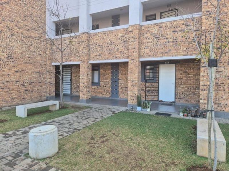 Apartment - Proteas @Clayville R 620 000 - Photo 1