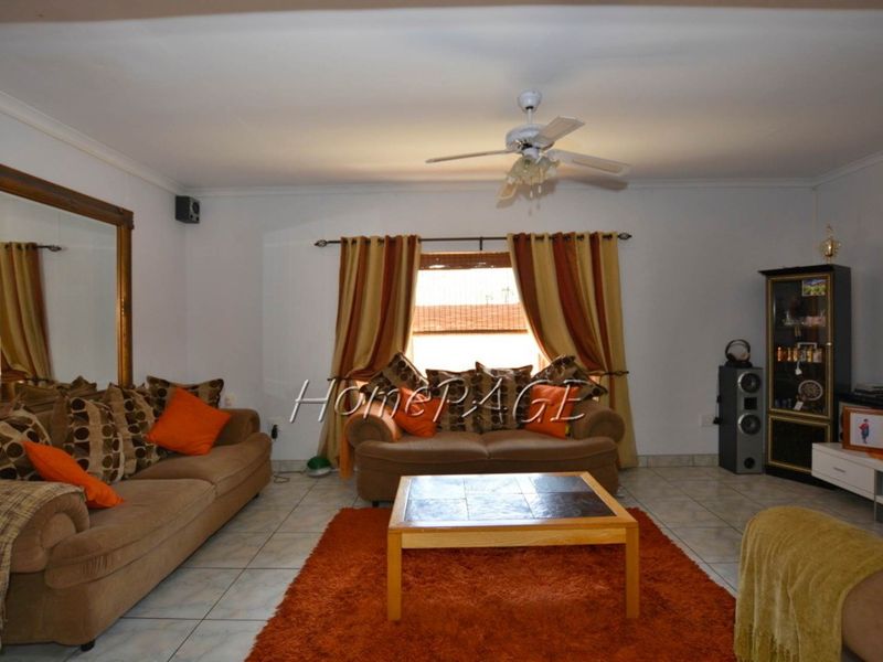 Fairway Estates:  HUGE 4 Bedr home with 1 Bedr flat for sale - Photo 10