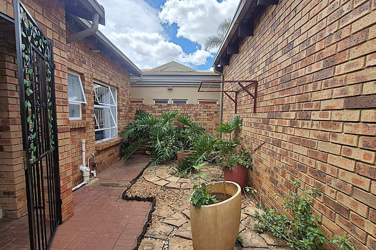 Price Reduced  -Charming 2 Bed 2 Bath Cluster Little Falls - Photo 3