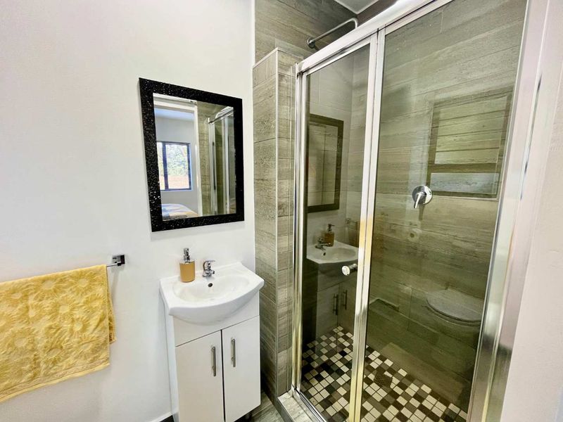 Hendra - Chic Urban Retreat , 2 Bedroom apartment in Park Hill , Durban North - Photo 8