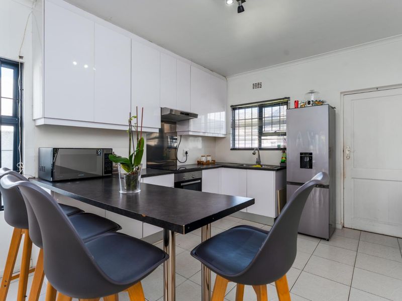 Light-Filled Living in a Secure Muizenberg Estate - Photo 4