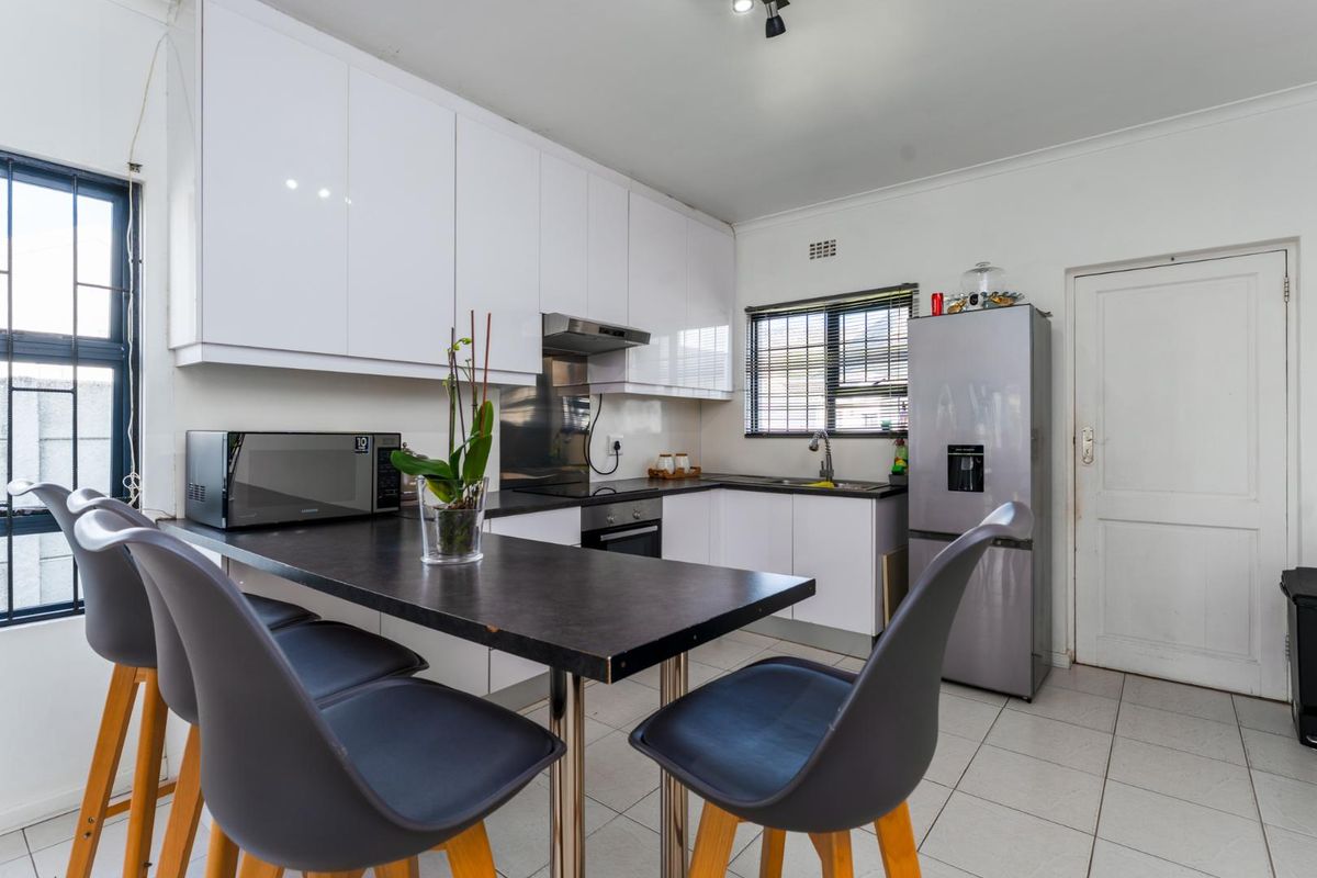 Light-Filled Living in a Secure Muizenberg Estate - Photo 4