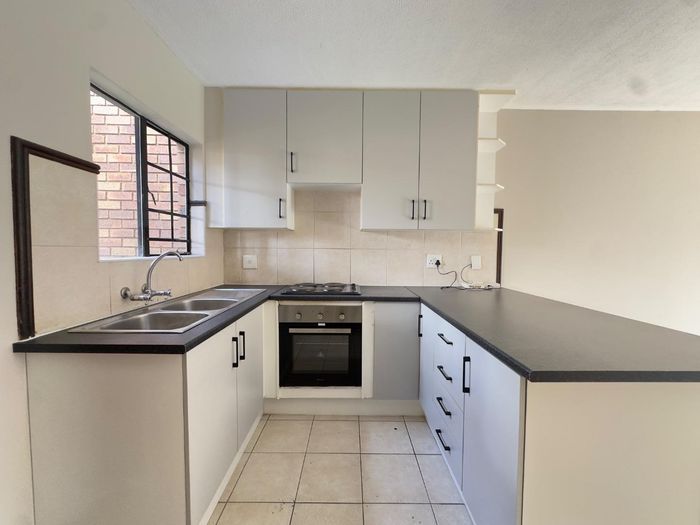 Property #2486341, Townhouse Rental Monthly in Mooikloof Ridge