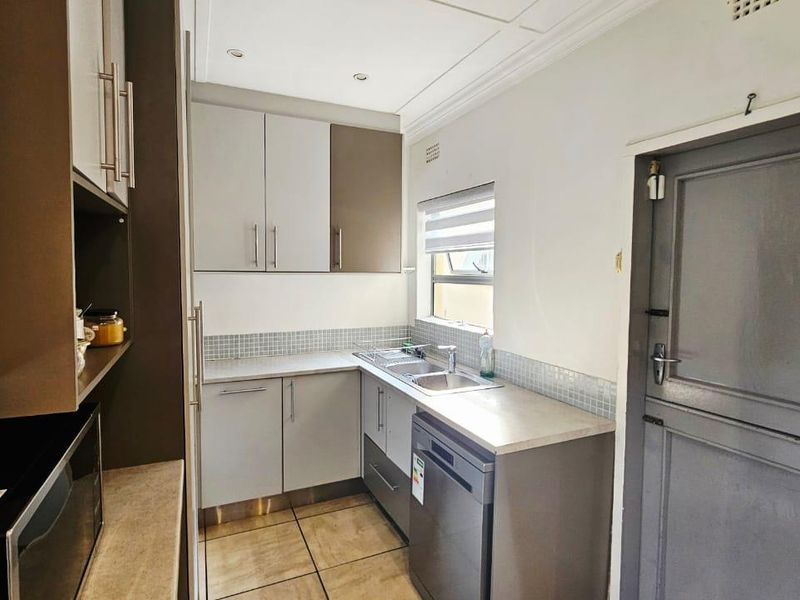 Stunning Family Home for Rent in a Desired Area - Photo 6