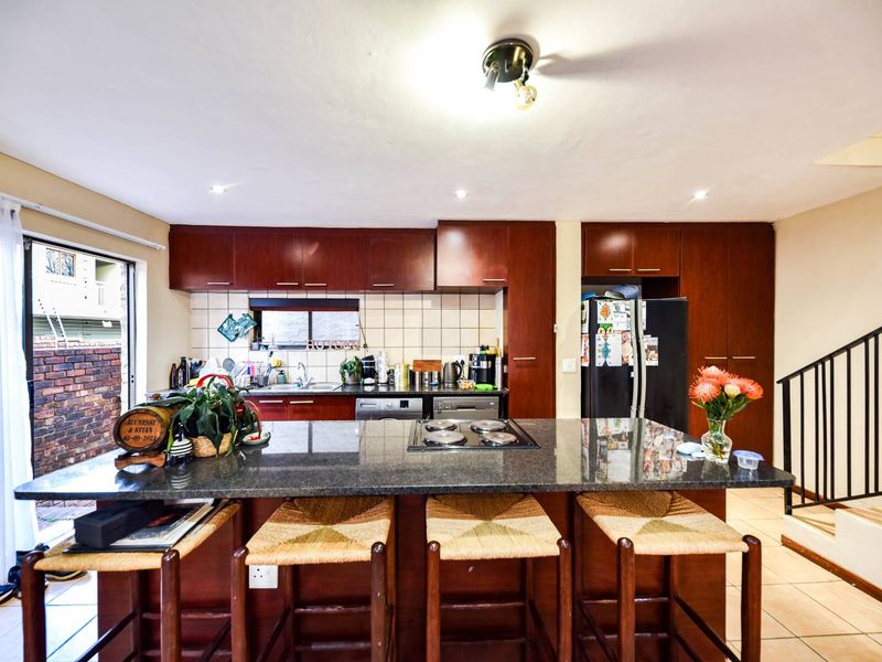 Modern 3-Bedroom Simplex in Secure Olympus Estate - Photo 8