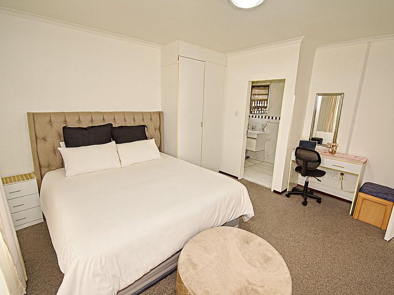 Modern and Secure - Photo 10