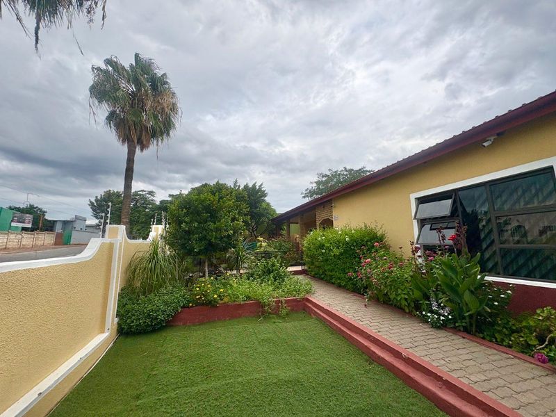 3 Bedrooms House For Sale in Khomasdal - Photo 2