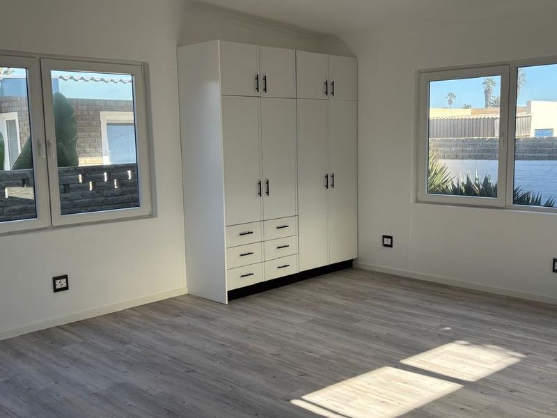 🏡 Exclusive 3 Bedroom Family Home with Separate Flat for sale in Vineta, Swakopmund. - Photo 10