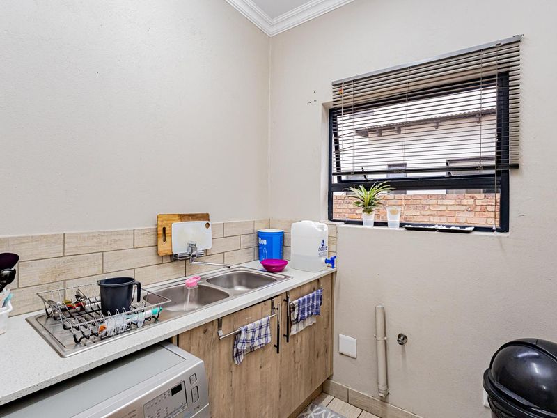 Modern Family Townhouse in Pretoria's Premier 24-Hour Security Estate! - Photo 4