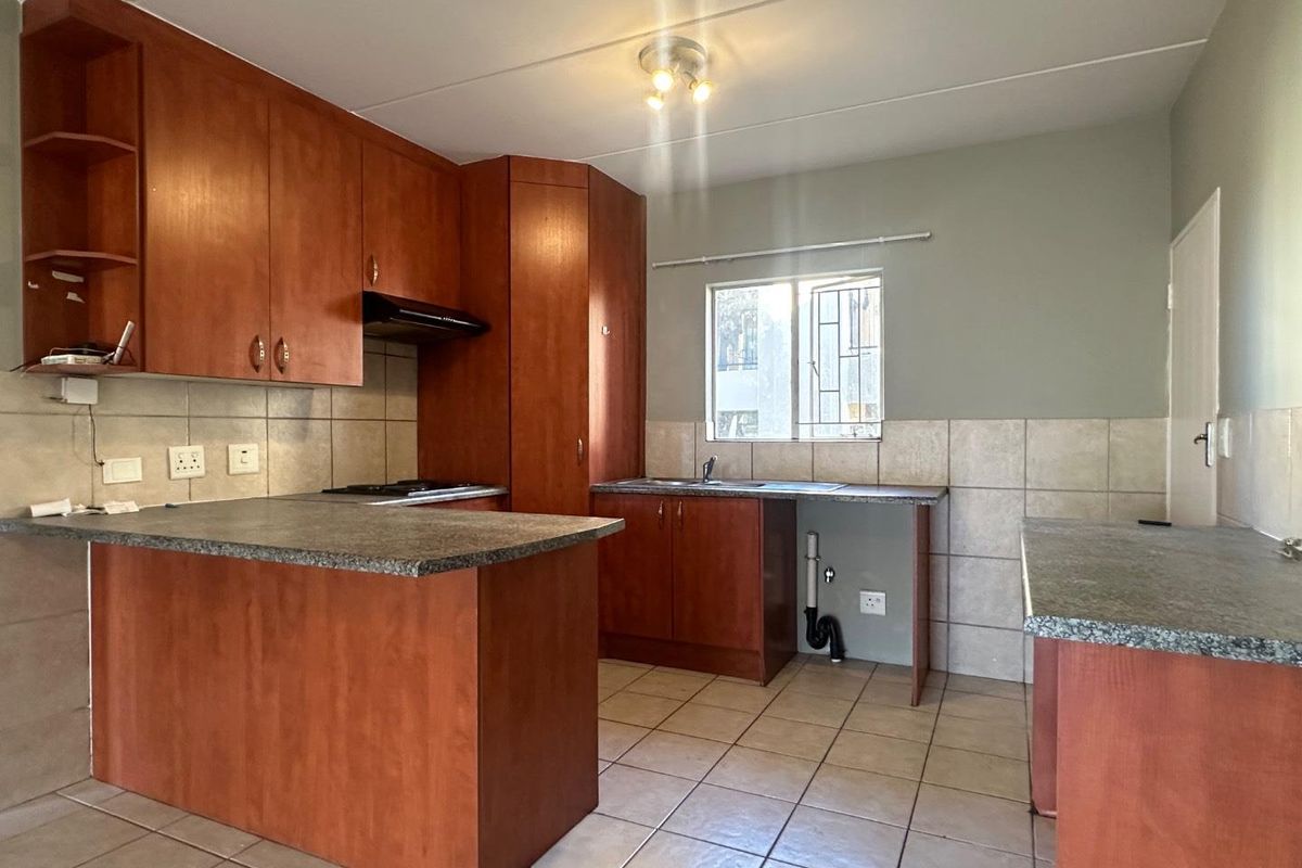 Experience contemporary living at its best in this stylish apartment, ideally situated near Fourways and Northgate Mall. - Photo 3