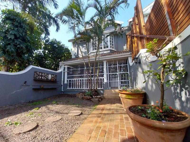Well-Located 3-Bedroom Townhouse with Scope to Modernise - Photo 4