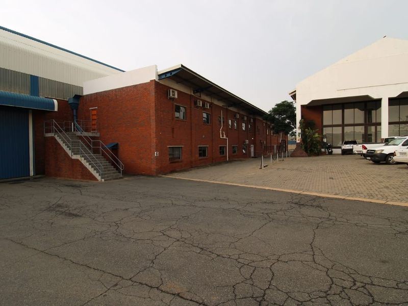 11 100m2 Comet Warehouse and Yard To Let - Photo 3