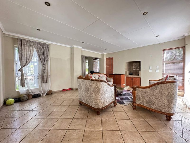 Exceptional Multi-Dwelling 1-Hectare Estate – Income & Lifestyle in One - Photo 9