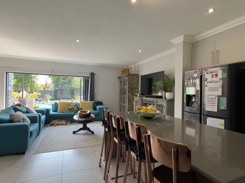 Available for Rental 1 June 2026 - 4 Bedrooms with pool - Photo 7